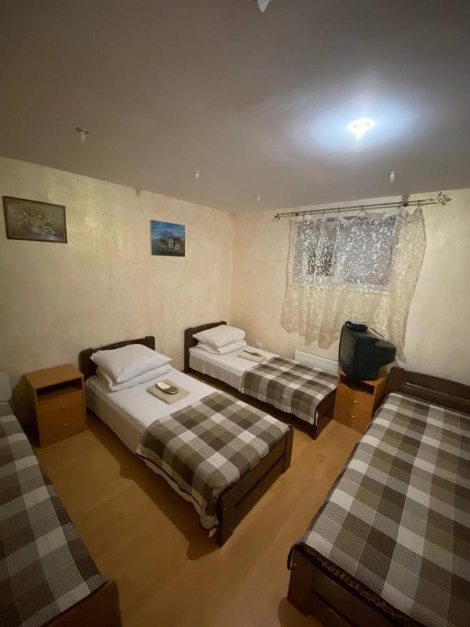 Inn Khlibodarskiy Khlibodarske Buitenkant foto