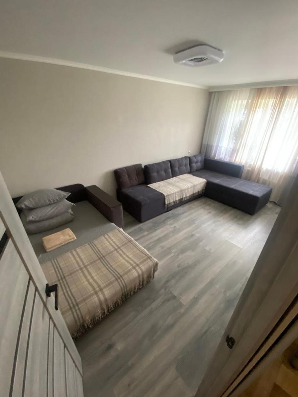 Inn Khlibodarskiy Khlibodarske Buitenkant foto
